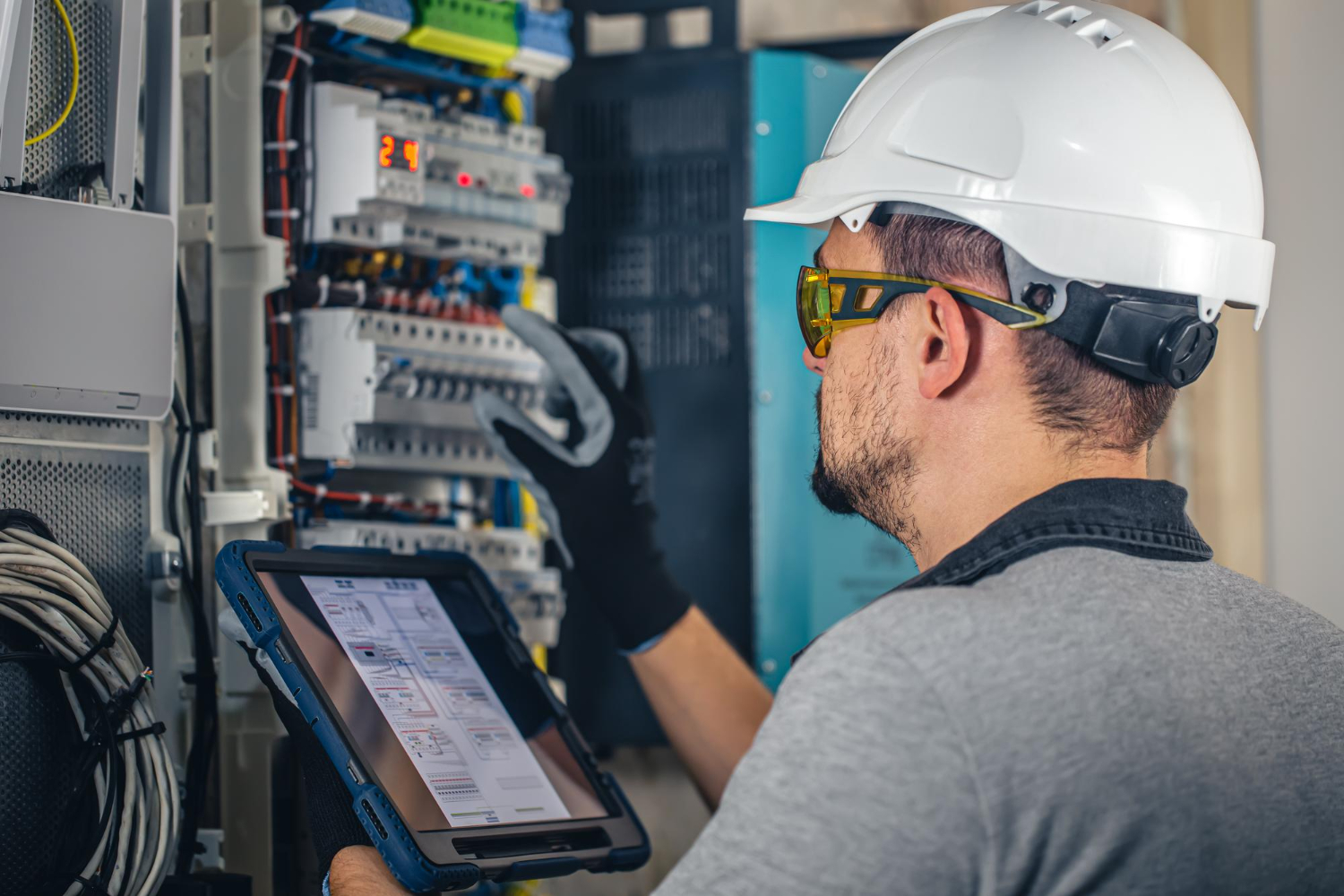 Elektripaigaldiste hooldus ja elektrikäit
